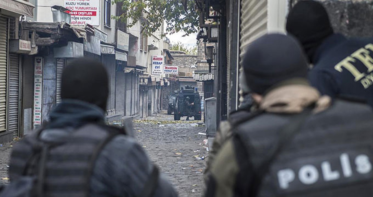 Nusaybin\'de Güvenlik Güçleri ile Teröristler Arasında Çatışma: 1 Polis ve 1 Asker Yaralı