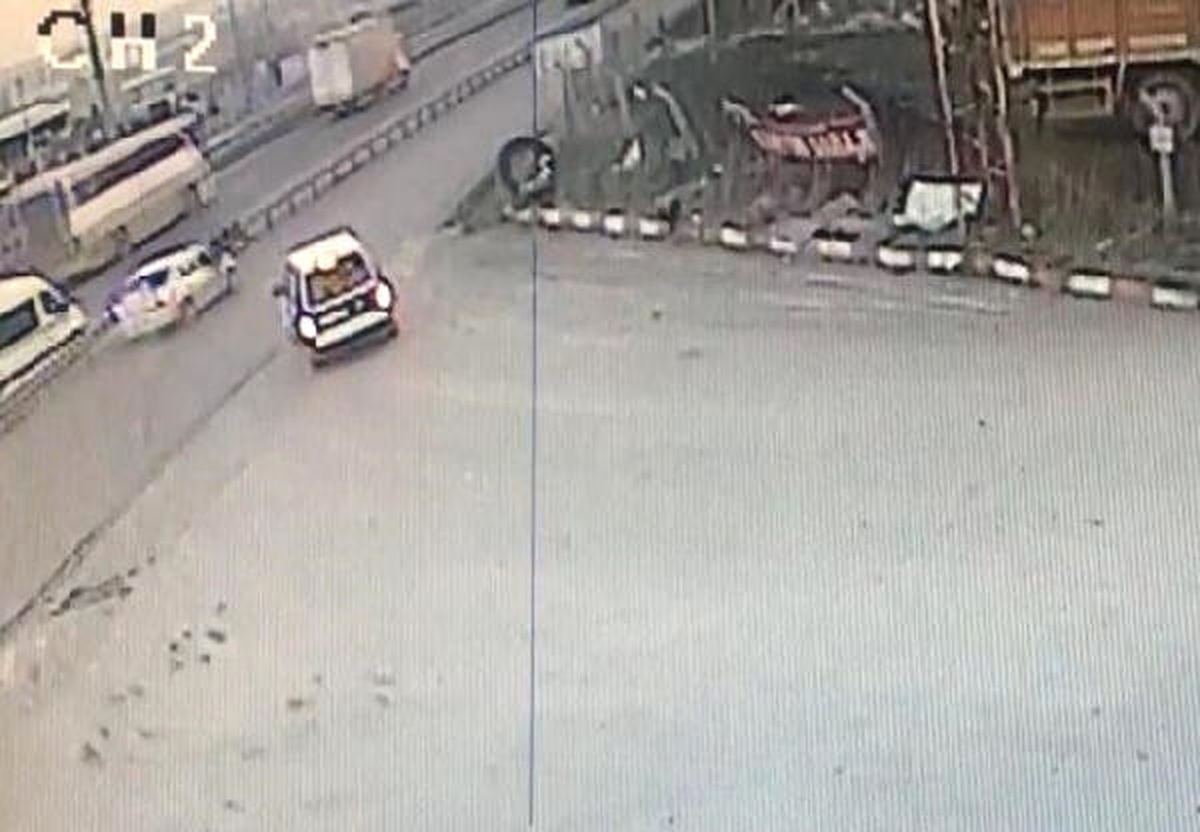 Otomobilin Yayaya Çarptığı Anlar Güvenlik Kamerasına Yansıdı