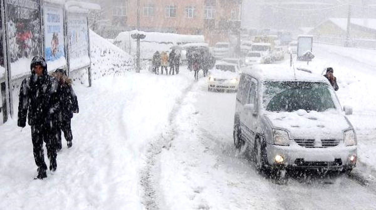 Rize\'de Hastane Yolu Kardan Kapandı, Hastalar Yolda Kaldı