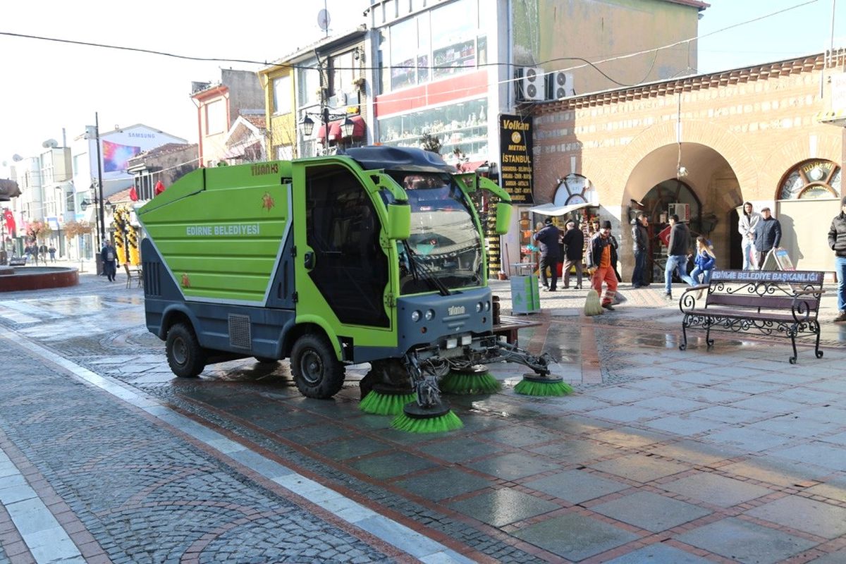 Saraçlar Caddesi\'nde Temizlik