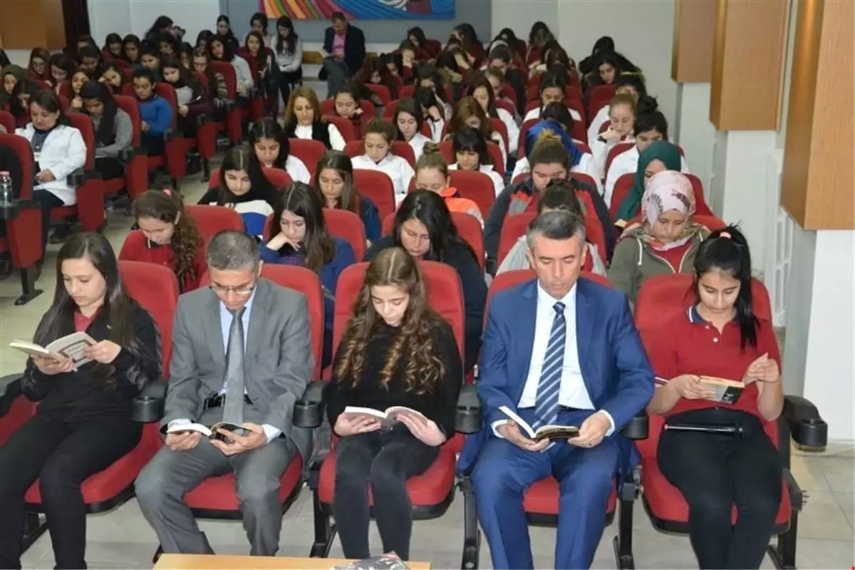 Yılmaz Akpınar Mesleki ve Teknik Anadolu Lisemizde Okuma Saati