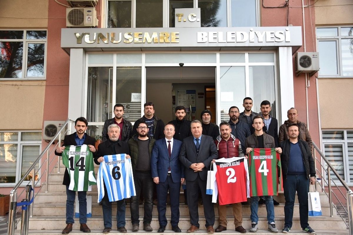 Yunusemre\'den Turgutlulu Amatör Takımlara Forma Desteği