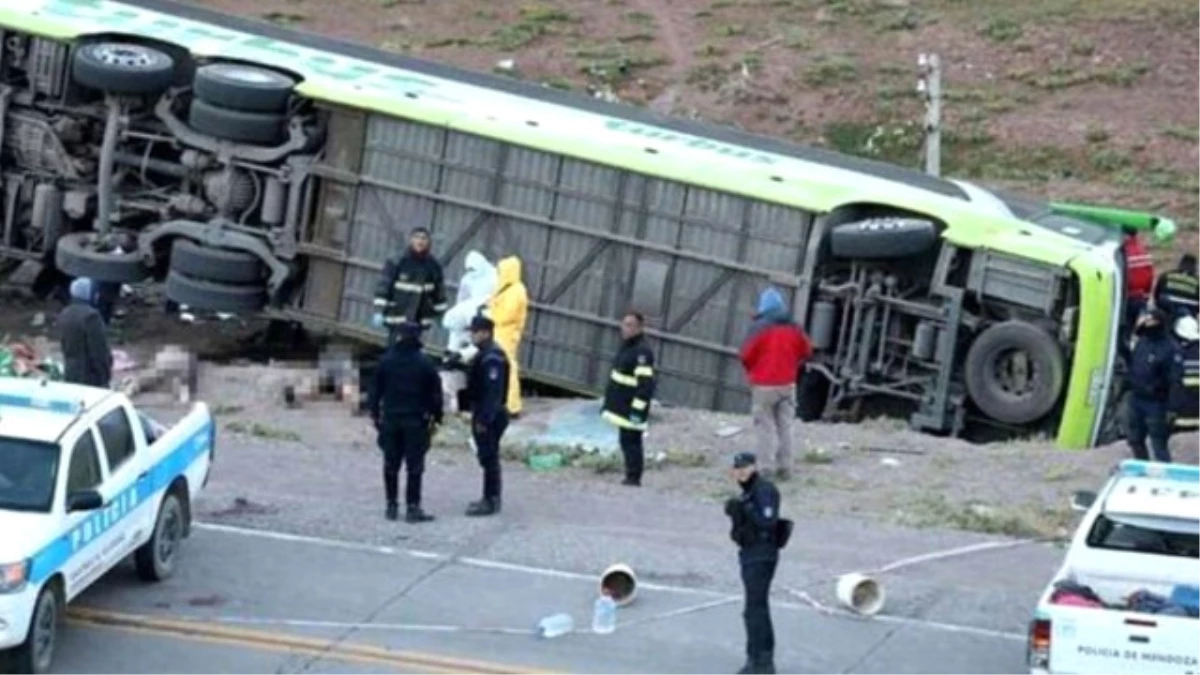 Arjantin\'de Otobüs Kazası: 19 Ölü, 23 Yaralı