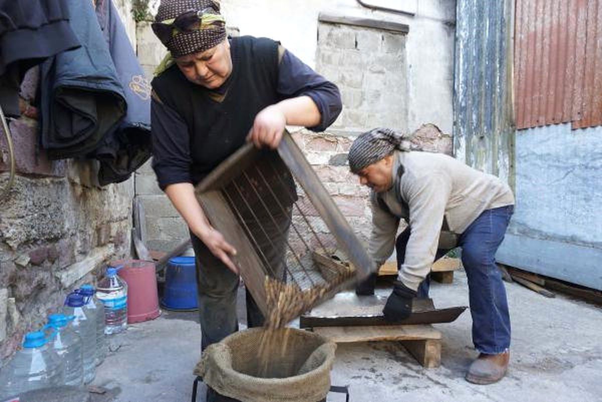 Ayvalık\'ta Girit Leblebisinin Son Ustası