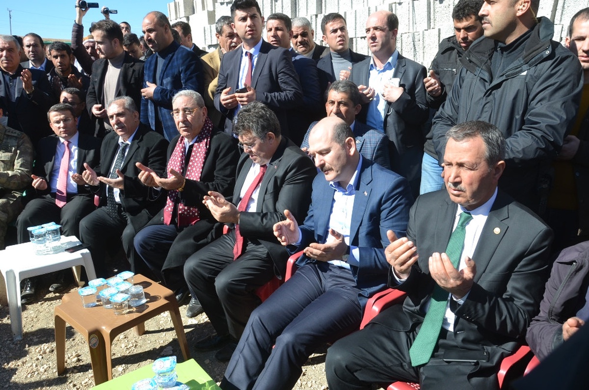 Bakan Soylu Şehidin Ailesini Ziyaret Etti