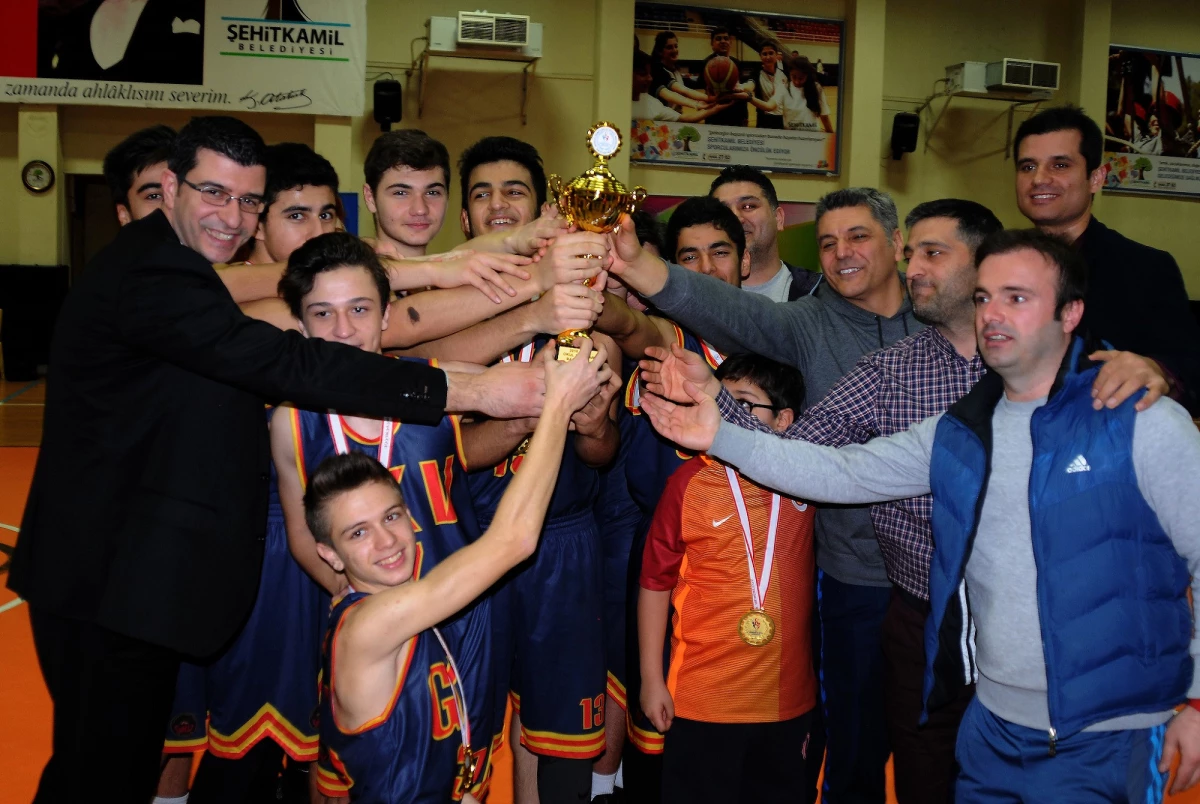 Basketbol da Namağlup Şampiyon Gaziantep Kolej Vakfı Liseleri