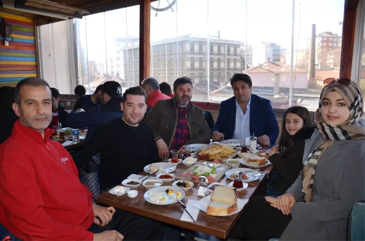 Bilecikspor Maç Sabahı Kahvaltı ile Moral Topladı