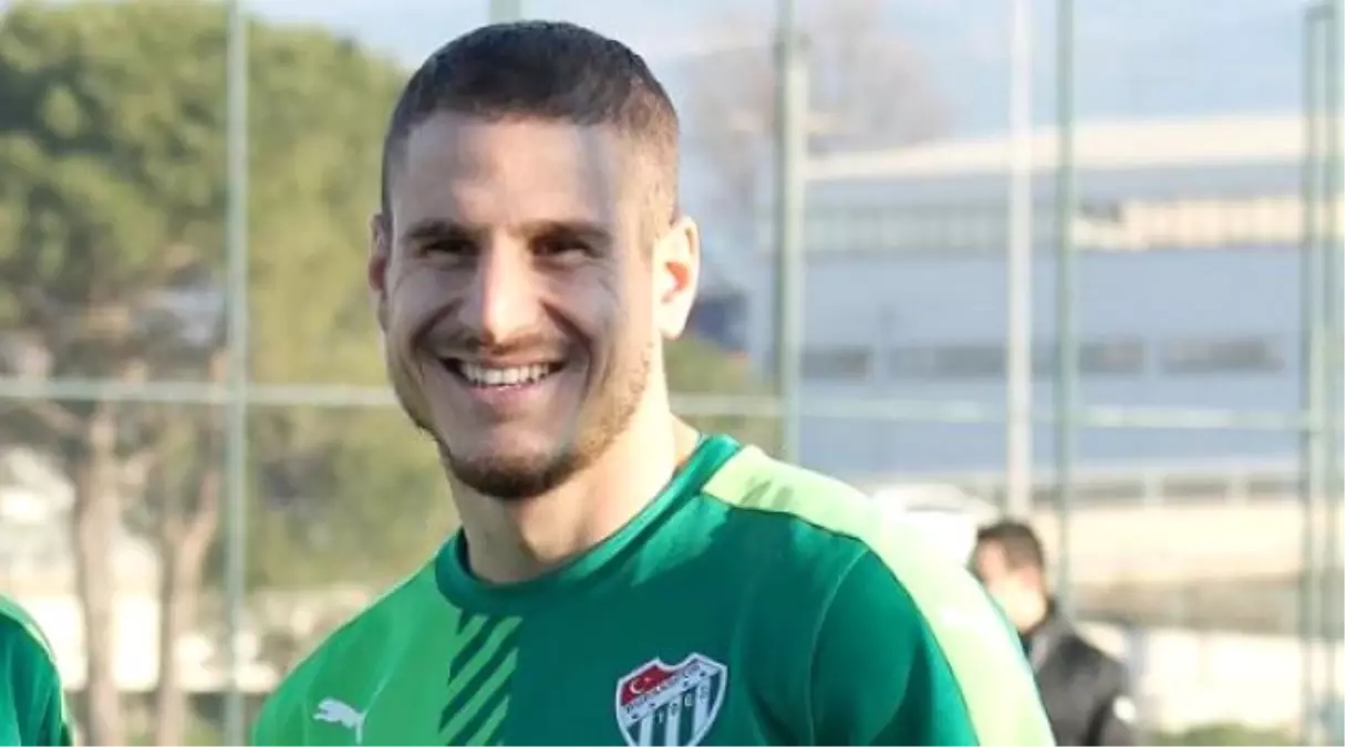 Bursaspor\'da Deniz Yılmaz ve Sercan Kadro Dışı