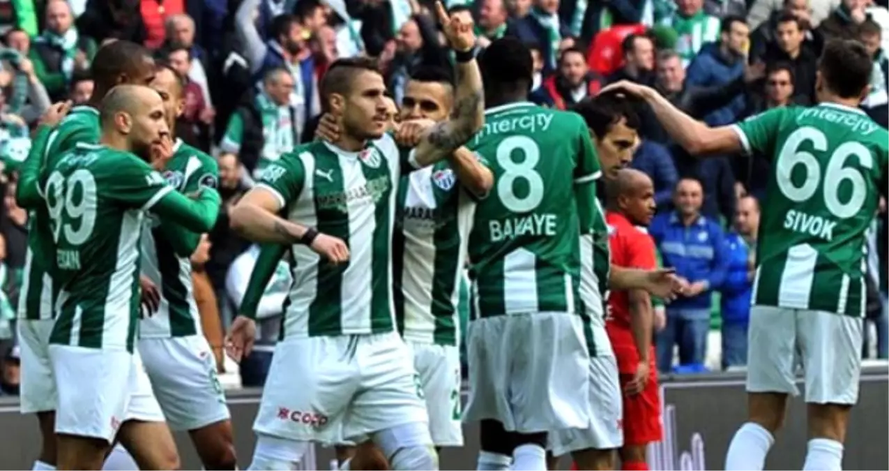 Bursaspor Yönetimi, Deniz Yılmaz ve Sercan Yıldırım\'ı Kadro Dışı Bıraktı