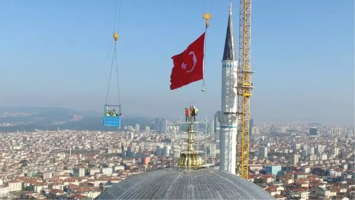 Çamlıca Camiine Dünyanın En Büyük Alemi Takıldı