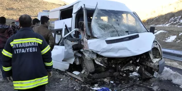 Diyarbakır'da Trafik Kazası: 13 Yaralı - Son Dakika