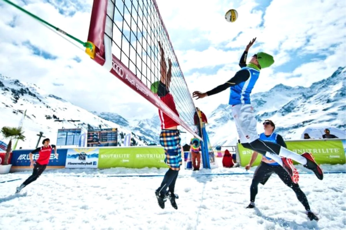 Erciyes\'te Karda Voleybol Keyfi