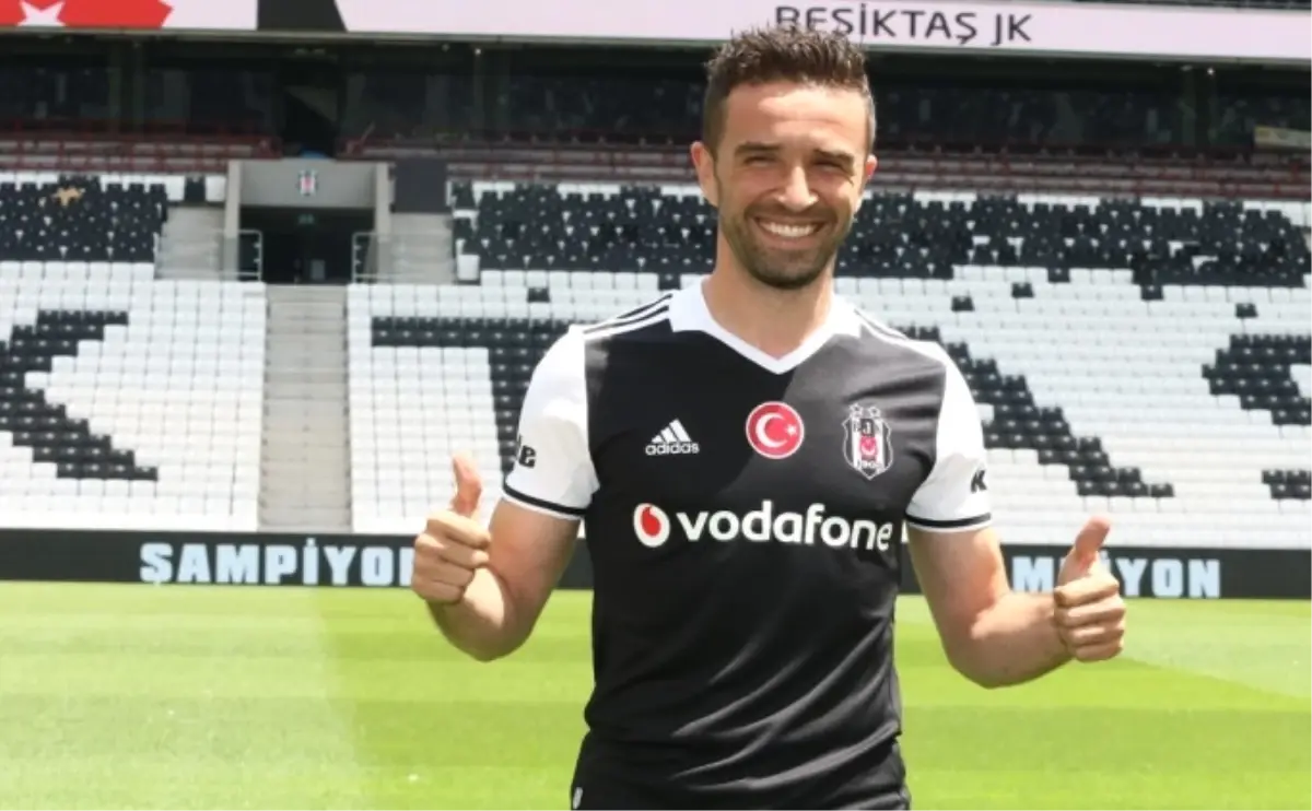 Gökhan Gönül ve Çocuklarının Fotoğrafı Instagram\'da Binlerce Beğeni Aldı