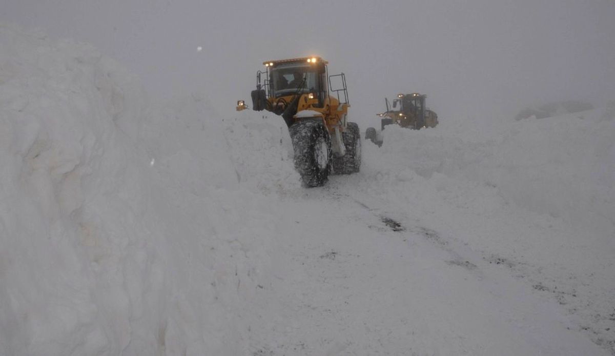 Hakkari\'de 15 Köy ile 77 Mezra Yolu Ulaşıma Kapandı