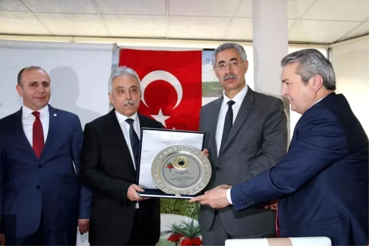 Hatso\'dan Defterdar Yıldırım\'a Plaket