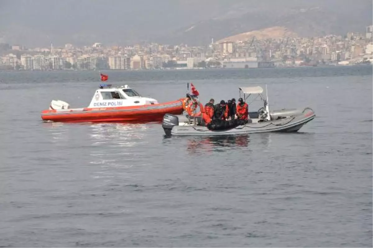 İzmir\'de Denizden Ceset Çıktı