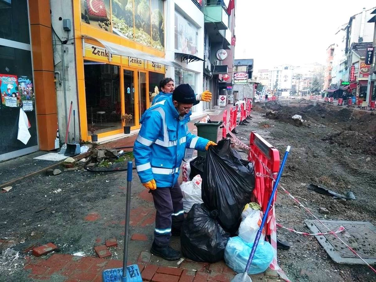 İzmit\'te Temizlik Çalışmaları Sürüyor