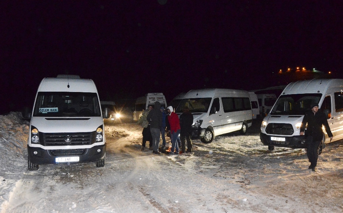 Kayak Merkezinde Mahsur Kalan 700 Kişi, 2 Saatte Kurtarıldı