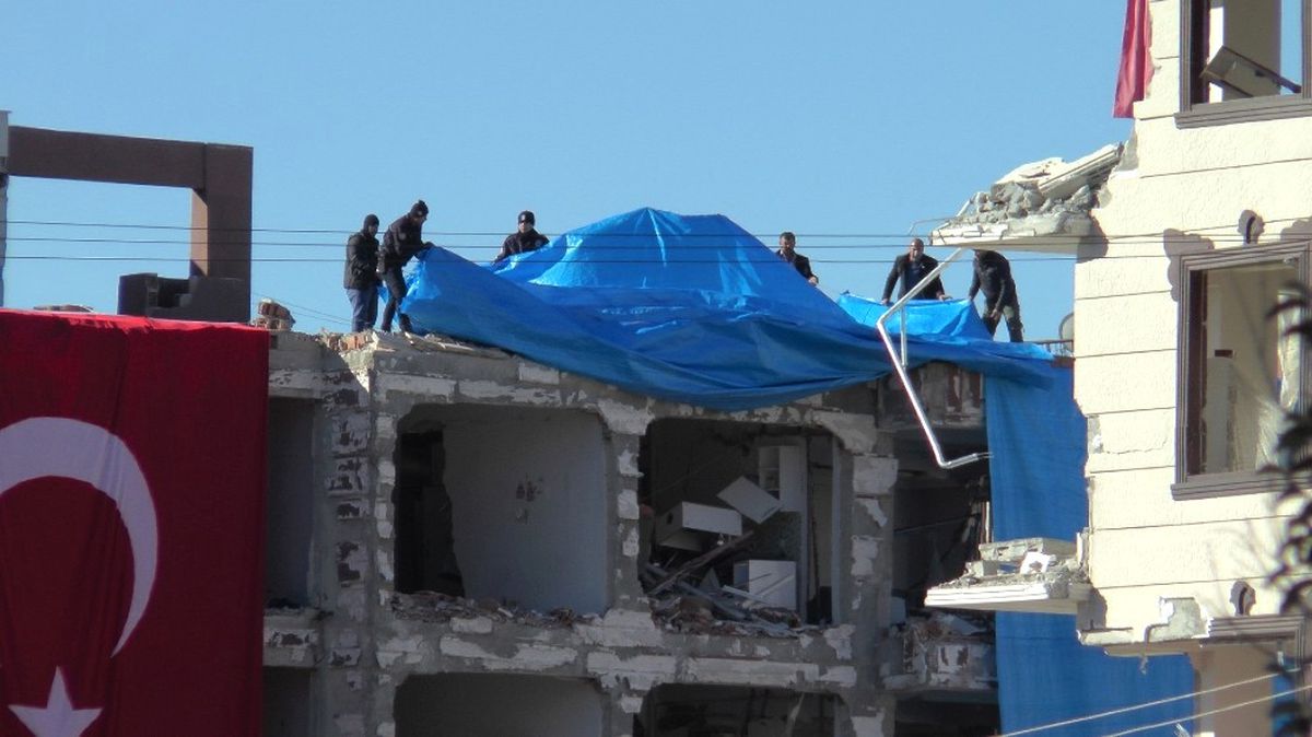 Patlamada Hasar Gören Binalar Branda ile Kapatıldı