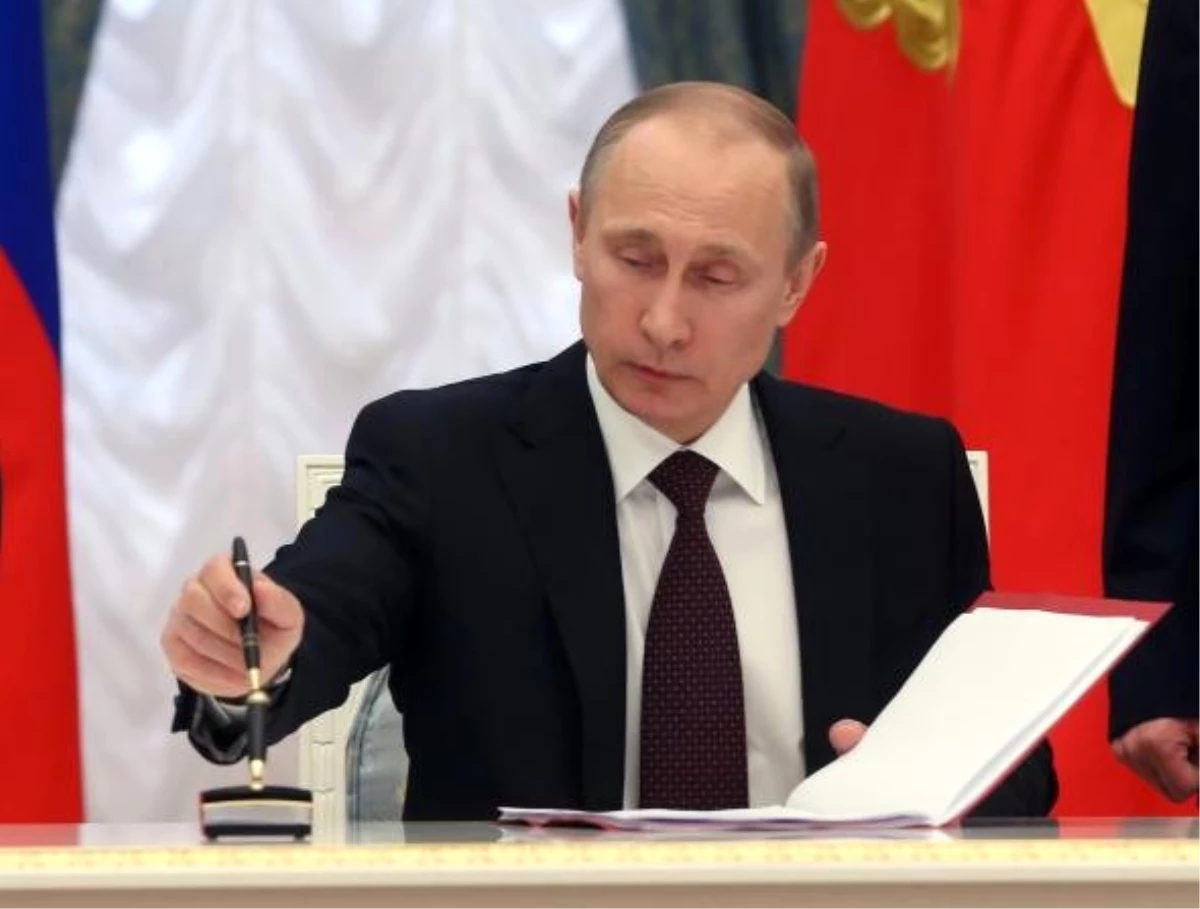 Putin, Donbass Belgelerinin Rusya\'da Kabul Edilmesini Onayladı