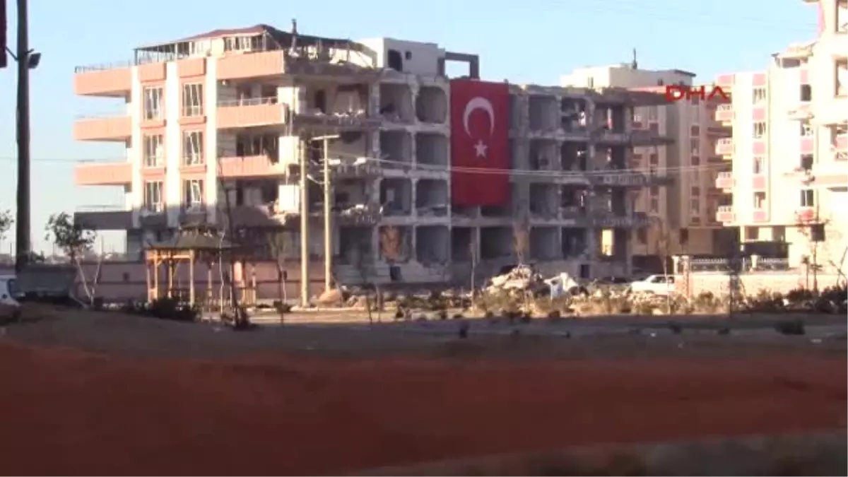 Şanlıurfa\'da Lojmana Bombalı Araçla Saldırı 2 Şehit 17 Yaralı