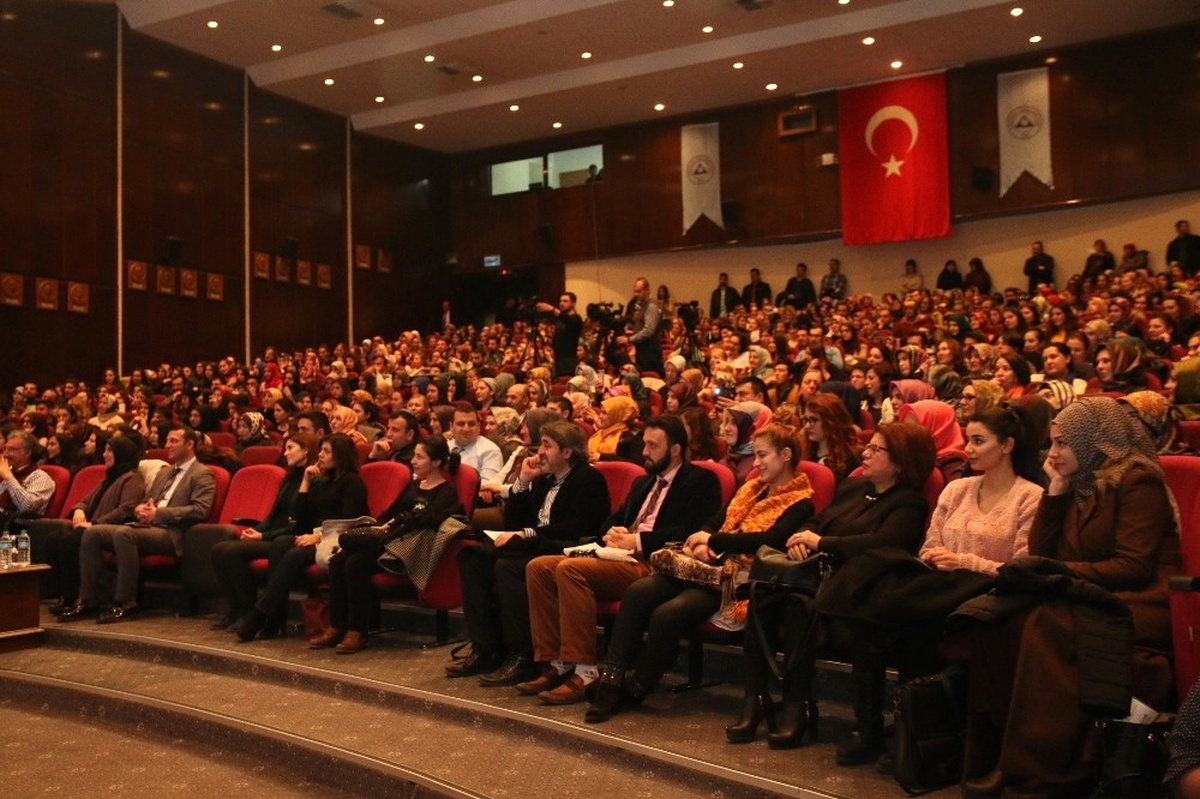 Spiker Zafer Kiraz Kayseri\'de İletişim Semineri Verdi