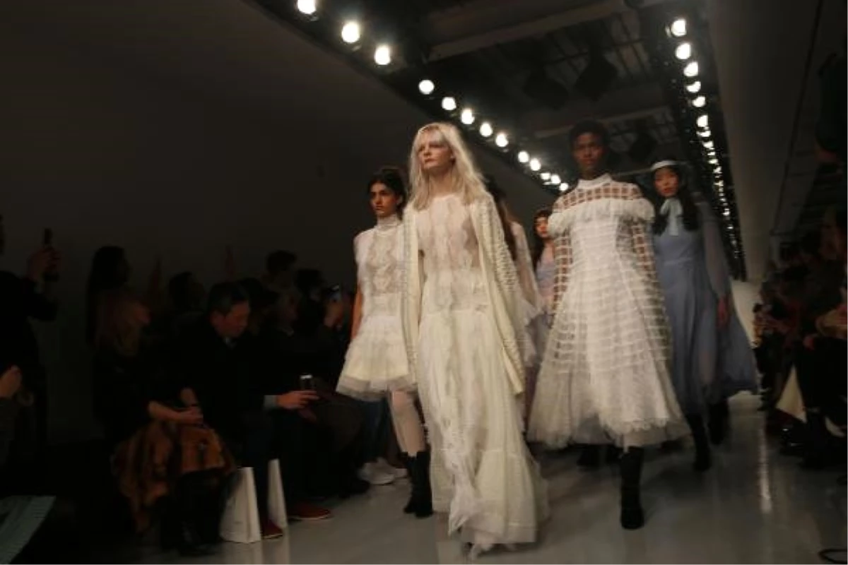 Türk Modacı Bora Aksu, Londra Moda Haftası\'nda Büyük Beğeni Aldı (2)