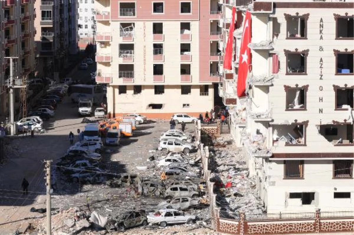Viranşehir\'de Hakim, Savcı ve Polis Lojmanlarına Bombalı Araçla Saldırı (2)