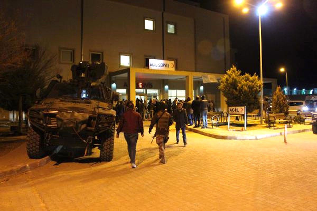 Viranşehir\'de Hakim ve Savcı Lojmanlarına Bombalı Araçla Saldırı: 1 Ölü, 15 Yaralı (8)