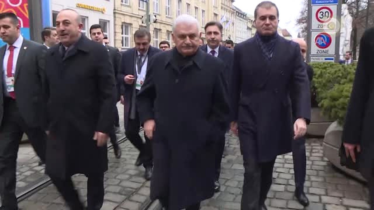 Yıldırım, Aliyev\'le Görüşmeye Yürüyerek Gitti