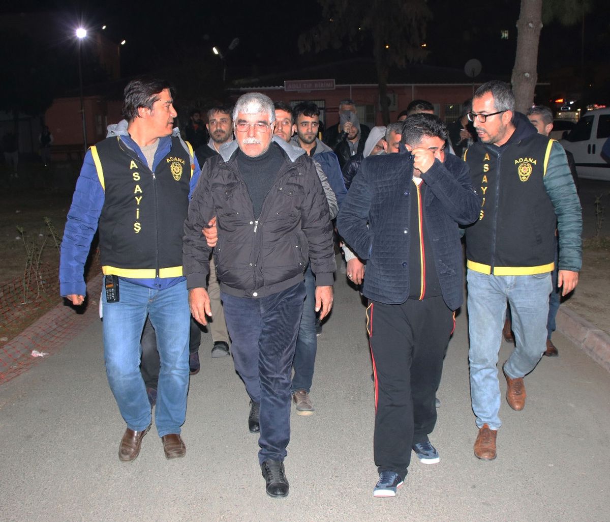 Adana\'da Yasa Dışı Bahis Operasyonu: 9 Gözaltı