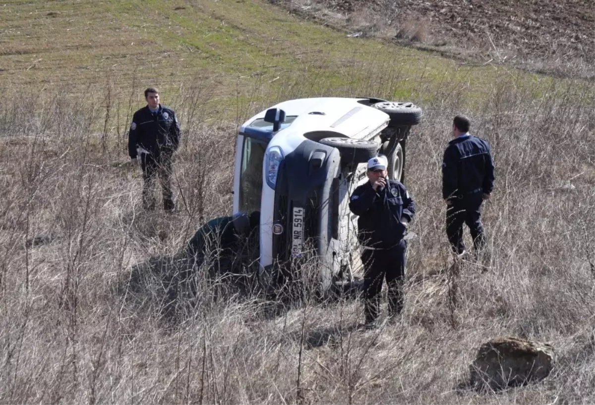 Bursa\'da Park Halinde Freni Boşalan Araç Tarlaya Uçtu