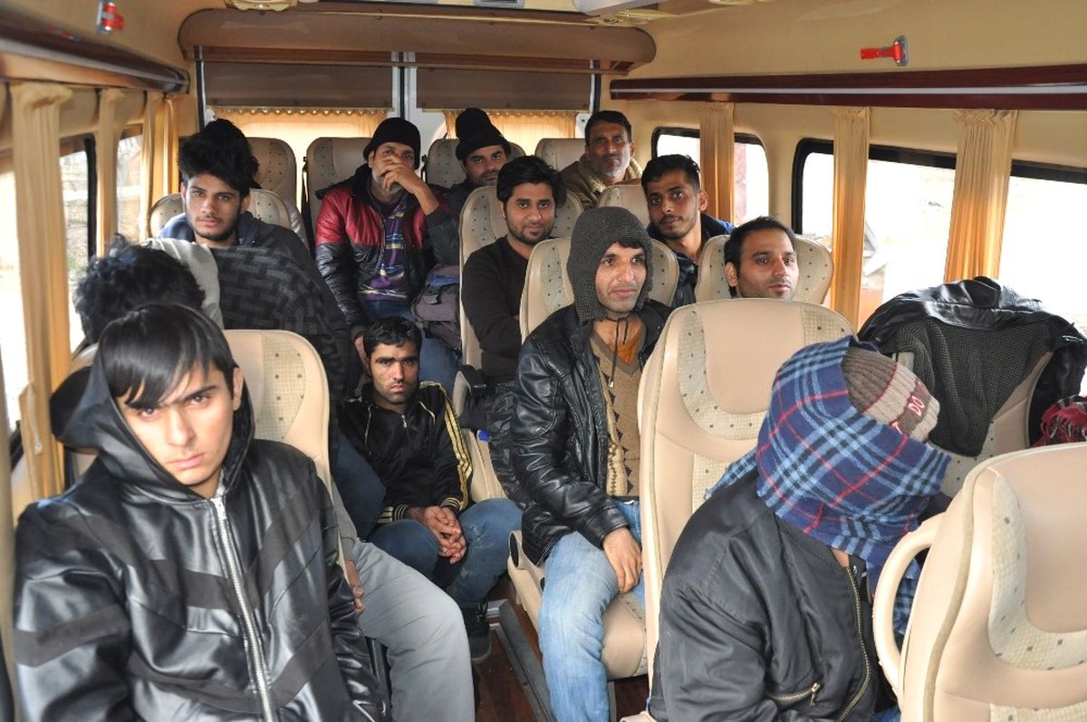Çanakkale\'de 49 Mülteci Yakalandı