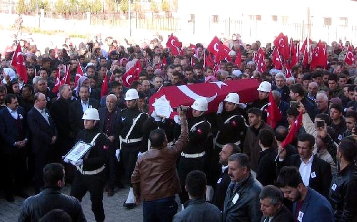 Dha Yurt: Viranşehir\'de Patlama Bölgesinde İnsan Uzuvları Bulundu, Şehit Bekçi Toprağa Verildi