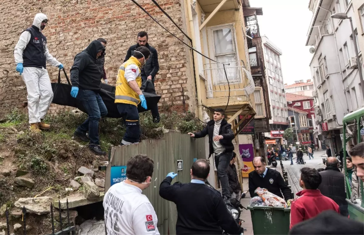 Ortaköy\'de Sokakta Yaşayan Şahısın Cesedi Bulundu