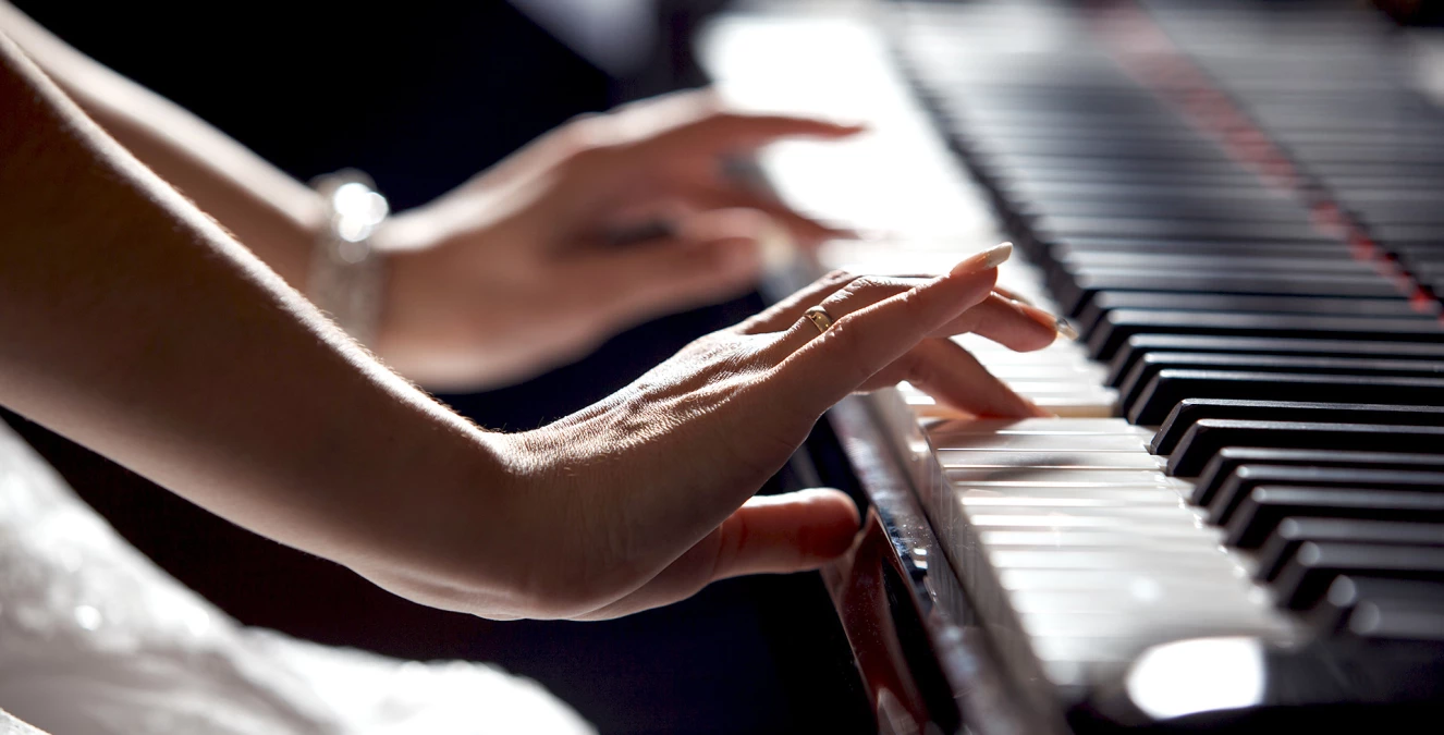 Genç Kızın Piyano Aşkı Engel Tanımıyor