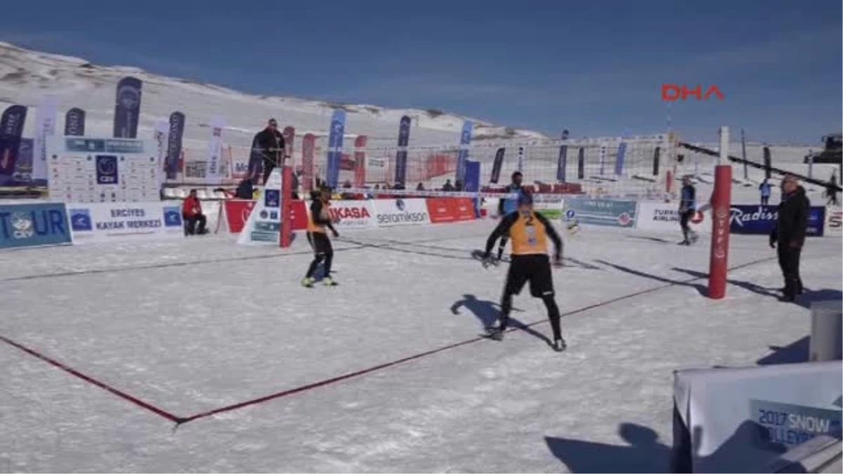 Kayseri Erciyes\'ta Kar Voleybolunde Şampiyonlar Belli Oldu