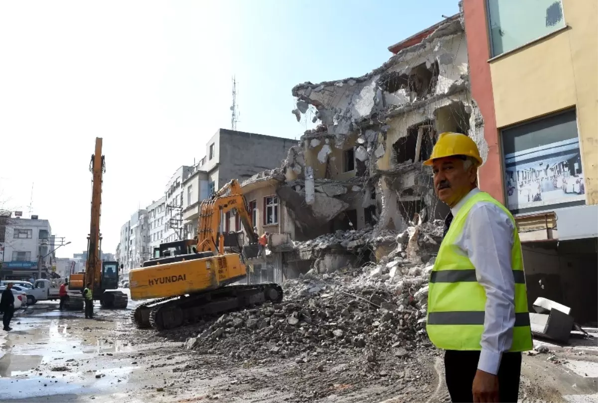 Kent Meydanı İçin Çalışmalar Tam Gaz Devam Ediyor