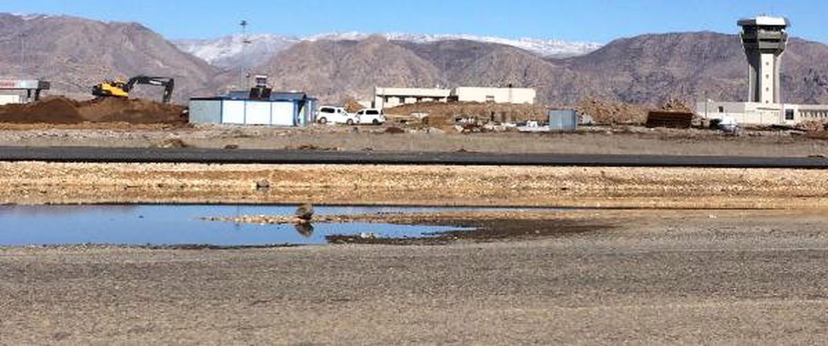 Şırnak\'taki Havalimanın Etrafına Beton Duvar Örülüyor
