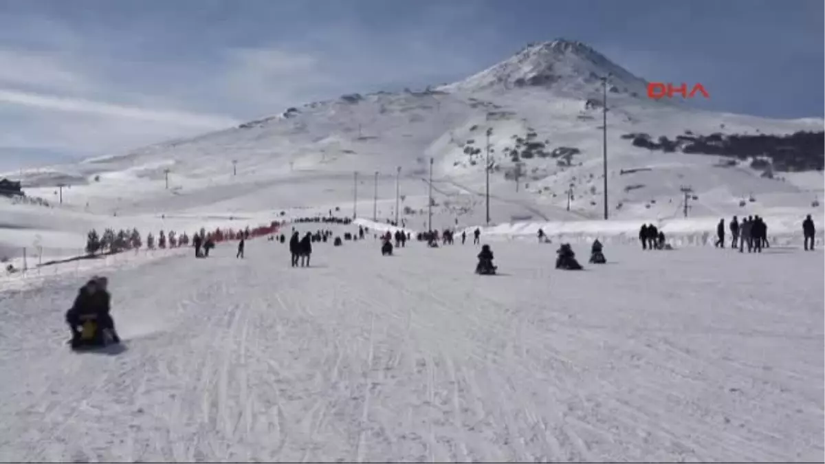 Sivas Şehitler Anısına Kızak Yarışları Düzenlendi