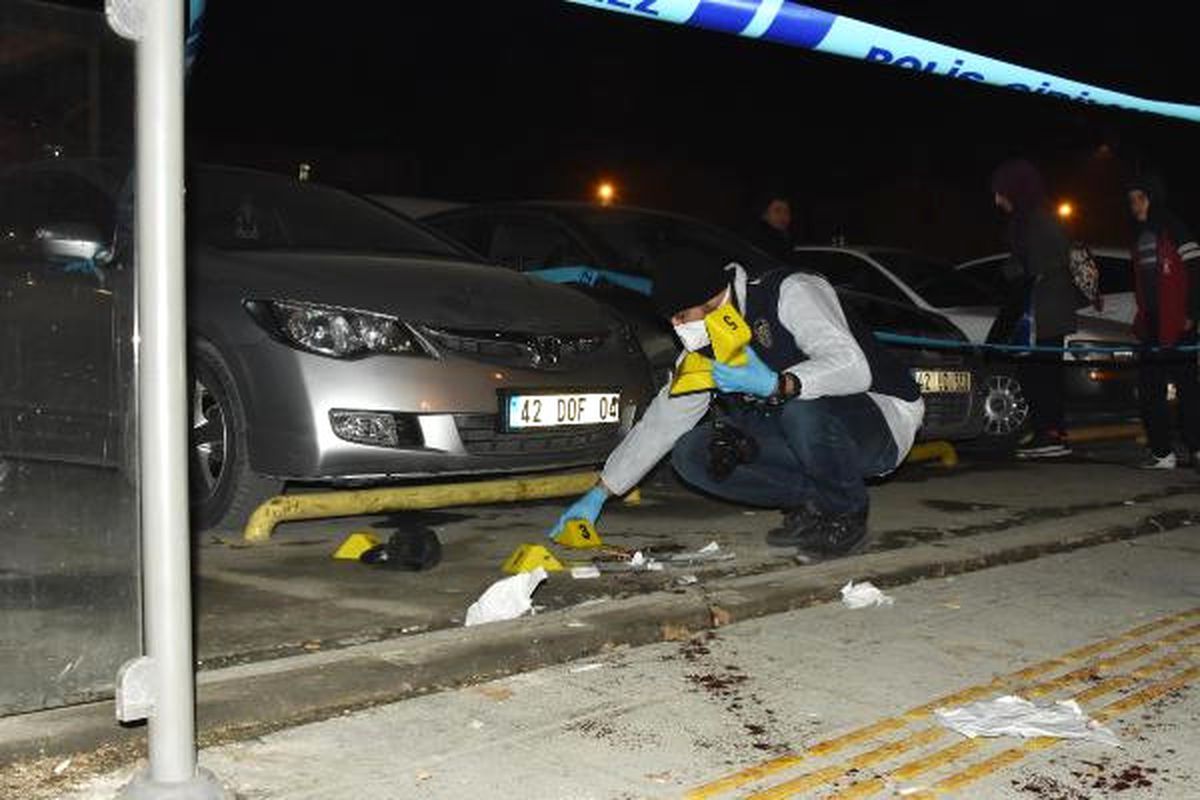 Tramvay Durağında Kavga; 2 Yaralı
