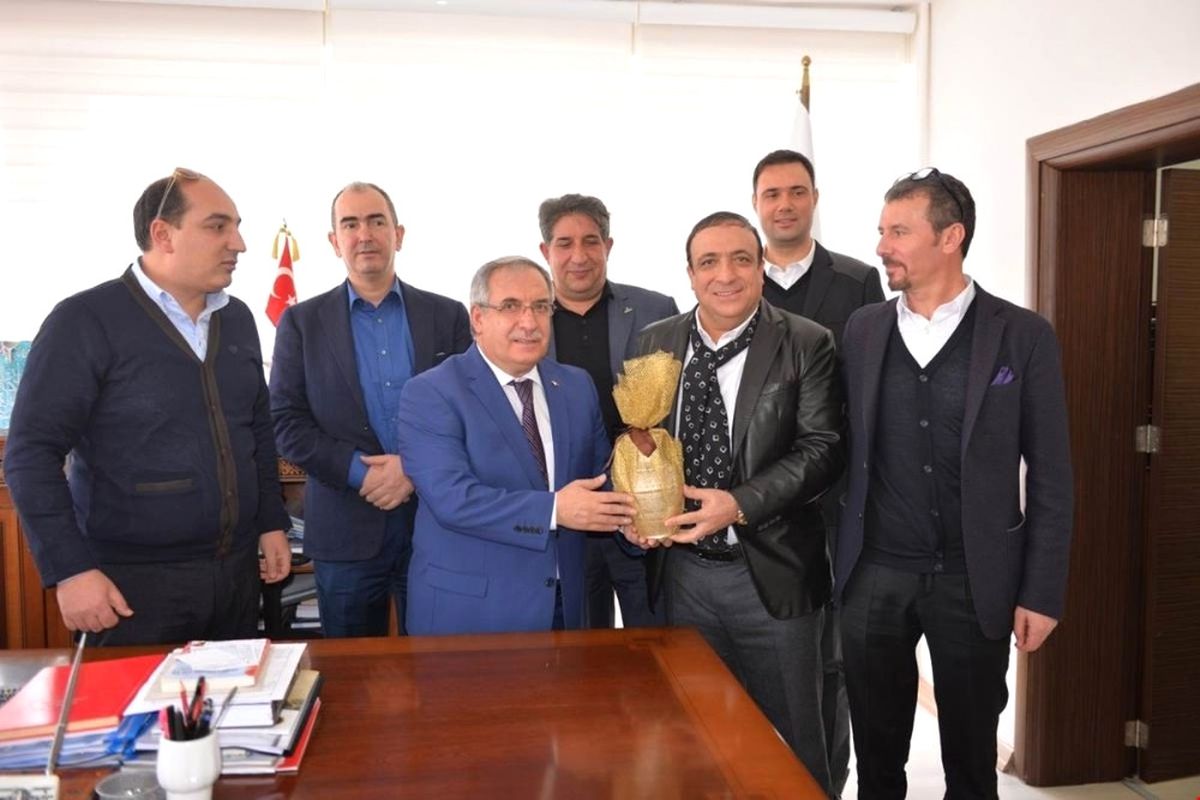 Vali\'ye Hemşehri Sürprizi