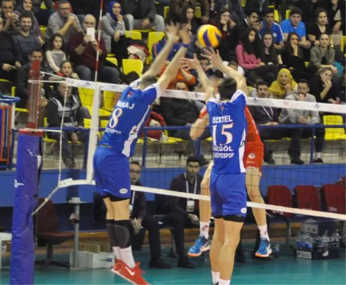 Voleybol: Efeler Ligi