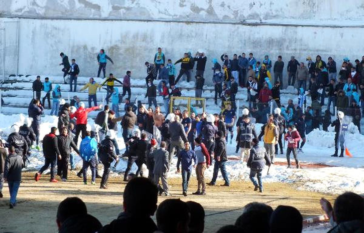 Yozgat\'ta Amatör Maçın Ardından Saha Karıştı