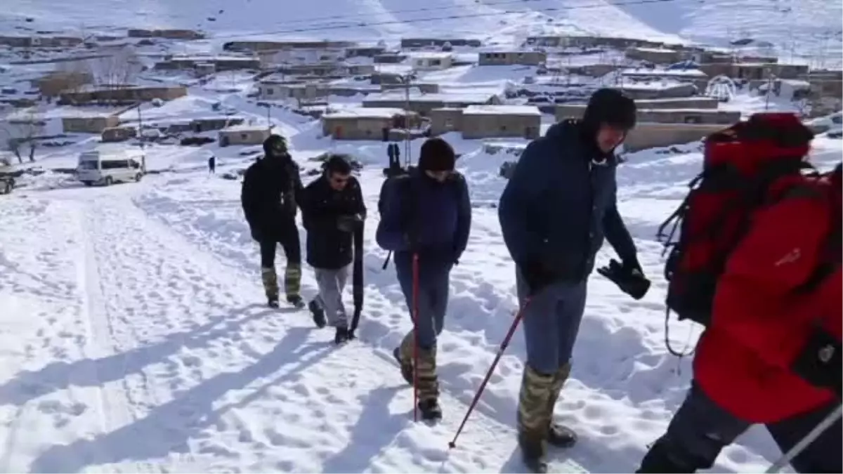 Zor Dağı\'nın Zirvesinden Insanlık Dramını Haykırdı