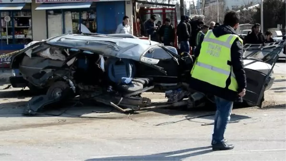 3 Kişinin Yaralanan Trafik Kazası Güvenlik Kamerasına Yansıdı