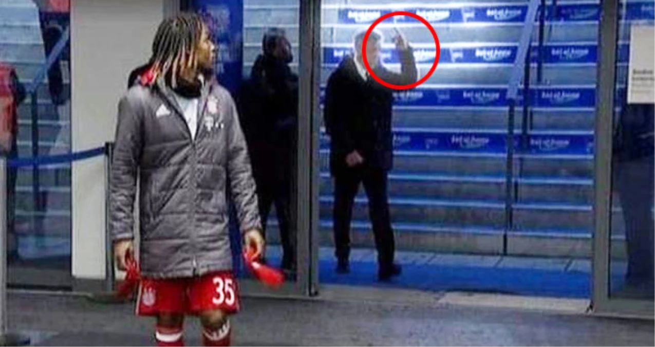 Bayern Münih Teknik Direktörü Ancelotti, Taraftara Hareket Çekti