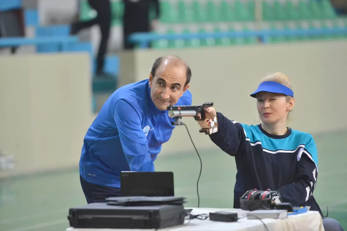 Başkan Edebali Göz Bandı Takarak Futbol Oynadı, Atış Yaptı