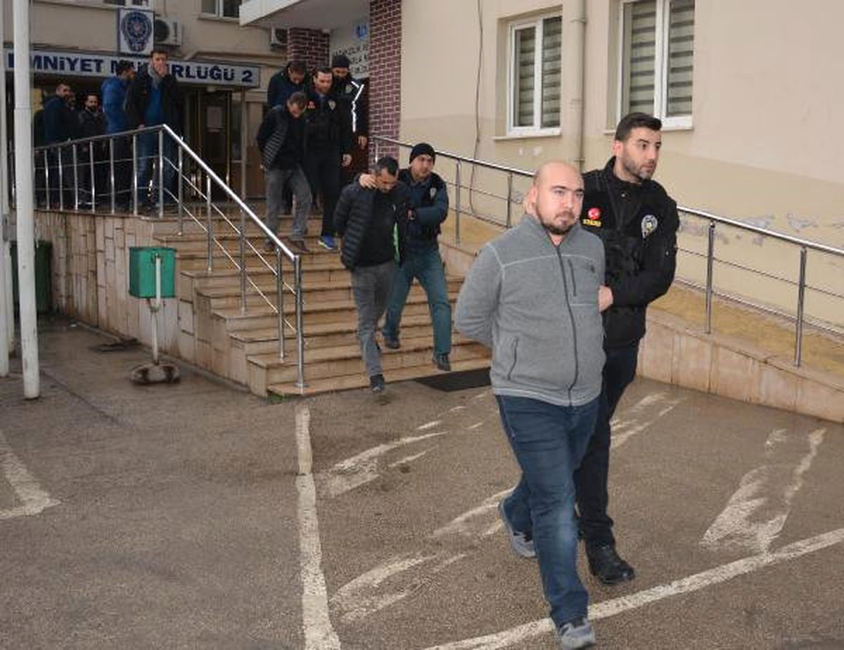 Bursa\'da Uyuşturucu Tacirlerine Şafak Baskını: 12 Gözaltı