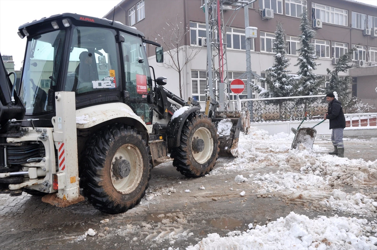 Camide İmam, Belediyede Gönüllü Kepçe Operatörü